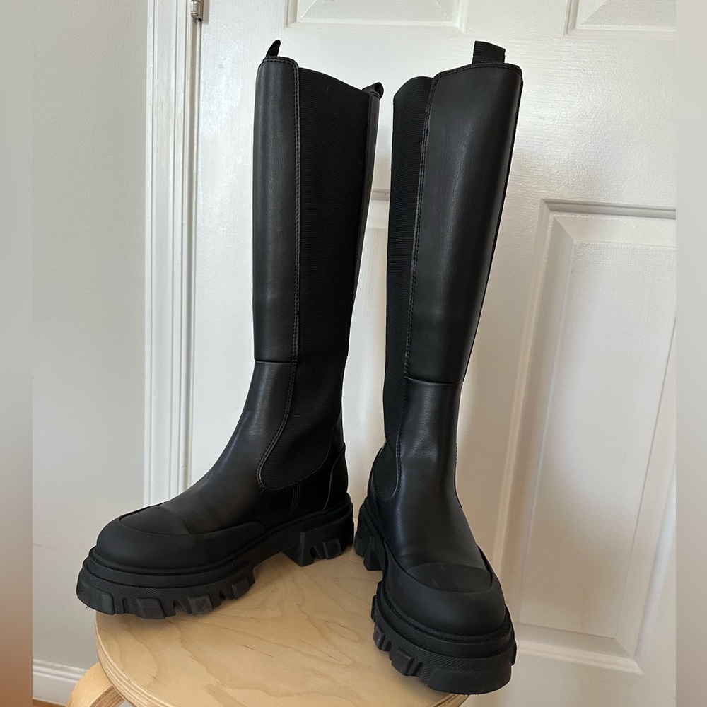 Ganni Knee High Leather Chelsea Boots Chunky Lug Sole Grunge Punk Edgy Black 10 - Picture 2 of 11